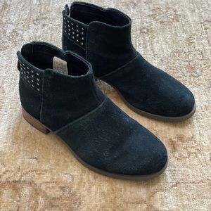 Kookaburra by Ugg with Ortholite Comfort Memory Foam, Size 5, Black